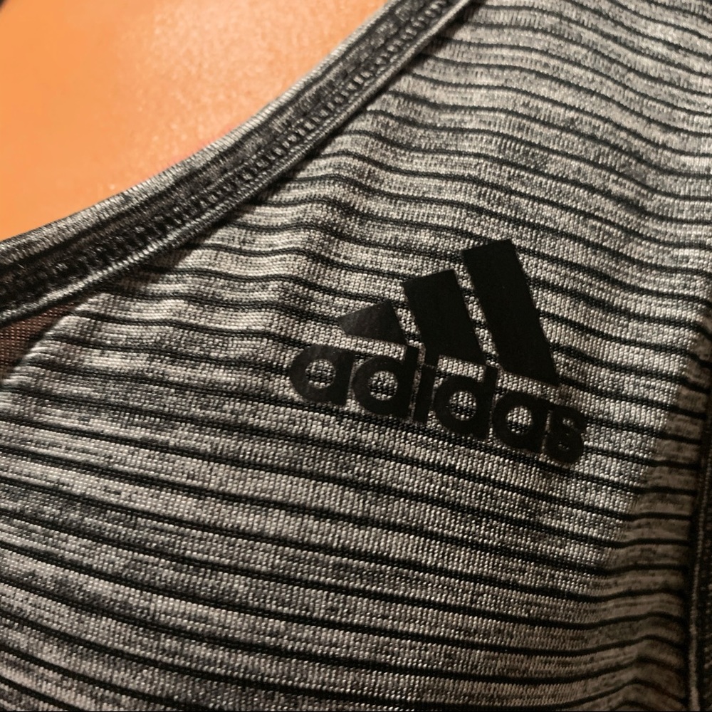 Ａｄｉｄａｓ  ｗｏｒｋｏｕｔ  ｔａｎｋ - Picture 3 of 3